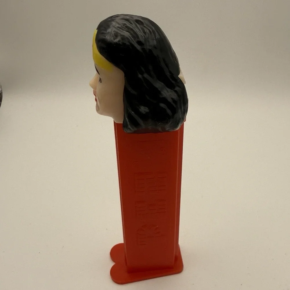 Vintage 1979 Wonder Woman DC Comics Pez Dispenser 80s TV Collectible